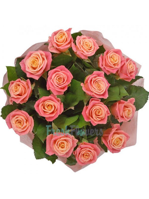 15 персикових троянд